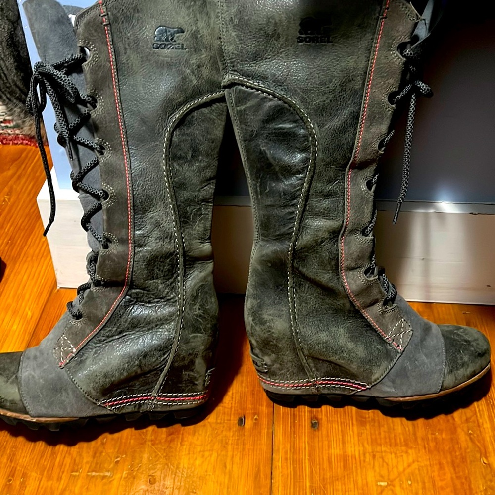 Sorel Women's Gray Lace-Up Tall Ankle Boots with Red Stitching